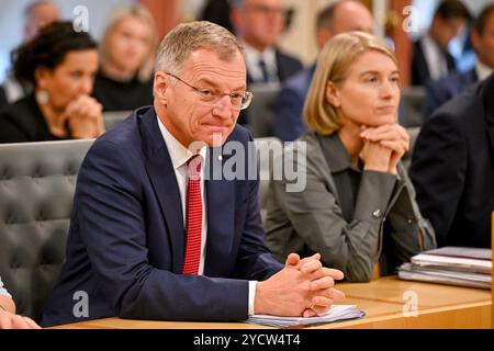 Linz, Österreich. Oktober 2024. LINZ, ÖSTERREICH - 24. OKTOBER: P, Landeshauptmann Ooe) waehrend der 29. Sitzung des Oberoesterreichischen Landtags im Landhaus Linz am 24. Oktober 2024 in Linz, Österreich.241024 SEPA 20 013 - 20241024 PD3021 Credit: APA-PictureDesk/Alamy Live News Stockfoto