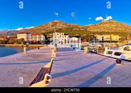 Starigrad Paklenica waterfront bei Sonnenuntergang Panoramaaussicht Stockfoto