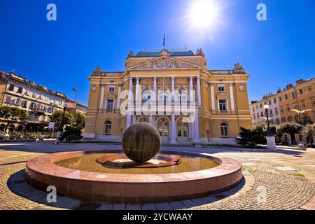 Kroatischen Nationaltheater in Rijeka Blick auf den Platz Stockfoto