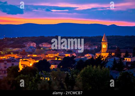 Adriatische Stadt Pakostane Abend Blick, Archipel von Dalmatien, Kroatien Stockfoto