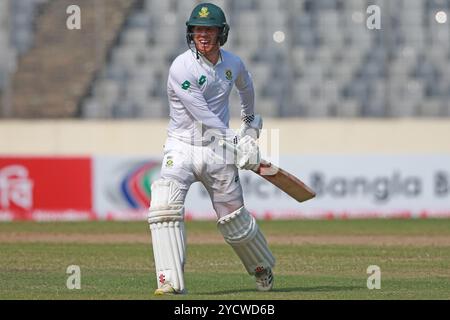 Kyle Verreynne feiert seine zweite Tonne während des zweiten Testtages in Bangladesch und Südafrika im Sher-e-Bangla National Cricket Stadium in Mirpur, DHA Stockfoto