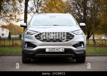 Minsk, Weißrussland, 22. Oktober 2024: Ford Edge II der 2. Generation des Crossover-SUV stellte Ford Motor Company 2015 bis 2024 mittelgroße CUV her. Vorderansicht Stockfoto