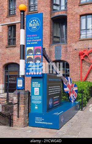 England, Lancashire, Liverpool, Royal Albert Dock, Eingang zum Beatles Story Museum. Stockfoto