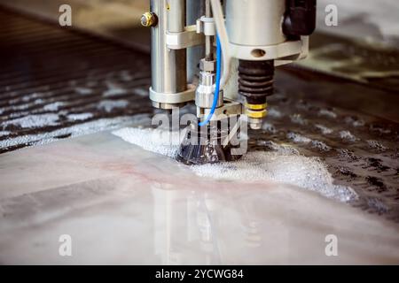 CNC-Wasserstrahlschneiden Maschine moderne industrielle Technologie. Stockfoto