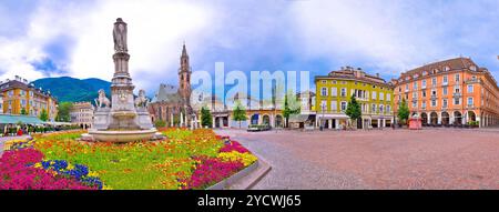 Bozen Hauptplatz Waltherplatz Panoramaaussicht Stockfoto