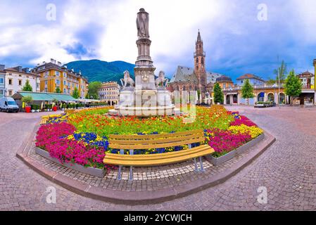 Bozen Hauptplatz Waltherplatz Panoramaaussicht Stockfoto