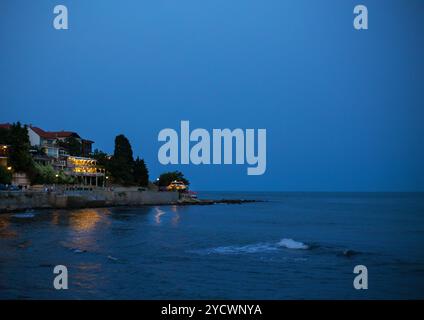 Wunderschöne Altstadt von Nessebar Sommernacht. Stockfoto