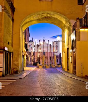 Mantova Stadt Piazza Sordello Abend anzeigen Stockfoto