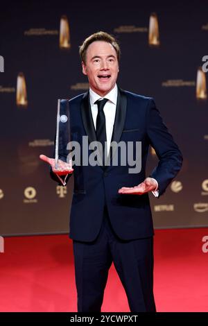 Schauspieler Michael Â Bully Herbig bei der Gala des Deutschen Fernsehpreises 2023 im Coloneum. Herbig ist Träger des Ehrenpreises der Stifter 2023. Wie im Oktober 2024 bekannt war, wird Michael Bully Herbig am 21. Dezember 2024 gemeinsam mit Stefan Raab auf dem Sender RTL zur besten Sendezeit die Live-Show Stefan und Bully gegen irgendson Schnulli moderieren. Köln, 28.09.2023 NRW Deutschland *** Schauspieler Michael Â Bully Herbig bei der Gala des Deutschen Fernsehpreises 2023 im Koloneum Herbig ist, wie im Oktober 2024 bekannt gegeben, Träger des Gründerhonorarpreises 2023, Michael Bully Herbig W Stockfoto
