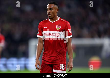 Jamie Leweling vom VfB Stuttgart blickt am 22. Oktober 2024 im Allianz-Stadion in Turin, Italien beim UEFA Champions League-Spiel zwischen Juventus FC und VfB Stuttgart zu. Stockfoto