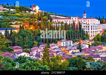 Verona Stadtmauer und der Oper Don Calabria Abend anzeigen Stockfoto