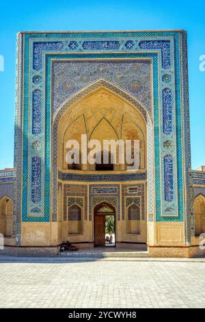 Eingang der Moschee von Kalyan, Buchara Stockfoto