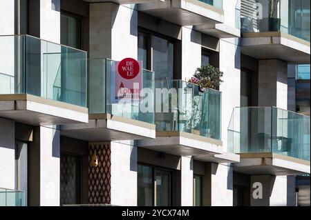 Moderne Apartments in der Stadt Molenbeek, Brüssel-Hauptstadt, Belgien, 22. Oktober 2024 Stockfoto