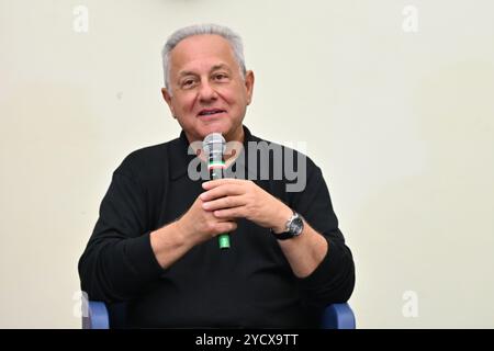 Rom, Italien. Oktober 2024. Julio Velasco bei der Verleihung des Sportpreises „Premio Mecenate dello Sport“ 2024 in der CONI Hall of Honor im Foro Italico am 24. Oktober 2024 in Rom. Quelle: Live Media Publishing Group/Alamy Live News Stockfoto