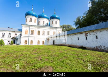 Heilig-Kreuz-Kathedrale (1763) im orthodoxen Männerkloster St. Georgs (Juriev) Stockfoto