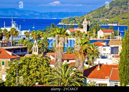 Malerische Insel Vis mit Blick aufs Wasser Stockfoto