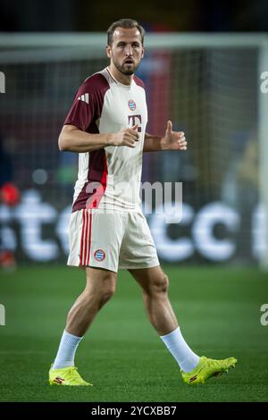 Barcelona, Spanien. Oktober 2024. Harry Kane (FC Bayern München) wurde bei einem Spiel der UEFA Champions League zwischen dem FC Barcelona und dem FC Bayern München bei Estadi Olimpic Lluís Companys gesehen. Endergebnis: FC Barcelona 4 - Bayern München 1. Quelle: SOPA Images Limited/Alamy Live News Stockfoto