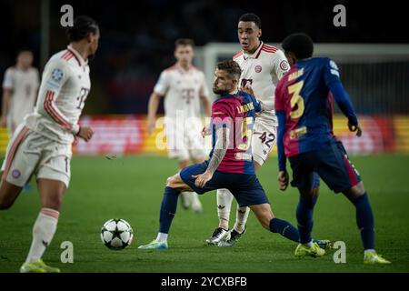 Barcelona, Spanien. Oktober 2024. Jamal Musiala (FC Bayern München) wurde bei einem Spiel der UEFA Champions League zwischen dem FC Barcelona und dem FC Bayern München bei Estadi Olimpic Lluís Companys in Aktion gesehen. Endergebnis: FC Barcelona 4 - Bayern München 1. Quelle: SOPA Images Limited/Alamy Live News Stockfoto