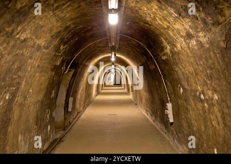 Historischer unterirdischer Tunnel unter der historischen Stadt Zagreb Stockfoto