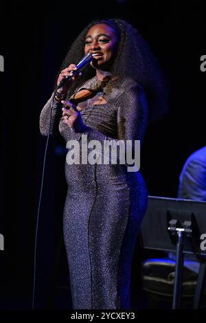 Fort Lauderdale, FL, USA. Oktober 2024. Samara Joy tritt am 23. Oktober 2024 im Parker in Fort Lauderdale, Florida auf. Quelle: Mpi04/Media Punch/Alamy Live News Stockfoto