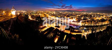 Graz Antenne Nacht Blick vom Schlossberg Stockfoto