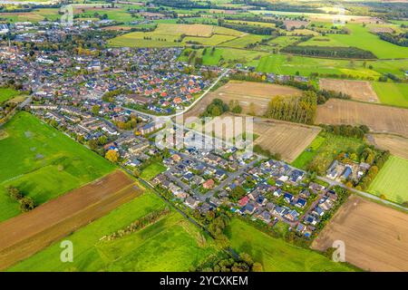 Luftbild, , Wiesen und Felder mit Wohngebiet Ortsansicht Isselburg, Niederrhein, Nordrhein-Westfalen, Deutschland ACHTUNGxMINDESTHONORARx60xEURO *** Luftbild, , Wiesen und Felder mit Wohngebiet Ansicht Isselburg, Niederrhein, Nordrhein-Westfalen, Deutschland ATTENTIONxMINDESTHONORARx60xEURO Stockfoto