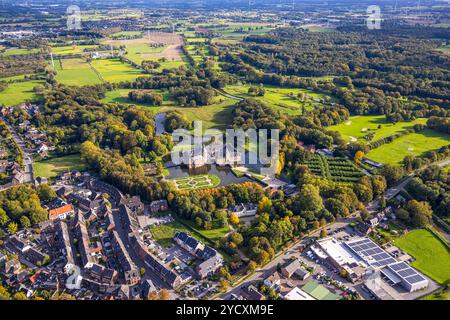 Luftbild, Schloss Wasserburg Anholt mit Schlosspark und Barockgarten, herbstliche Bäume, Anholt, Isselburg, Niederrhein, Nordrhein-Westfalen, Deutschland ACHTUNGxMINDESTHONORARx60xEURO *** Luftaufnahme, Schloss Wasserburg Anholt mit Schlosspark und Barockgarten, Herbstbäume, Anholt, Isselburg, Niederrhein, Nordrhein-Westfalen, Deutschland ATTENTIONxMINDESTHONORARx60xEURO Stockfoto