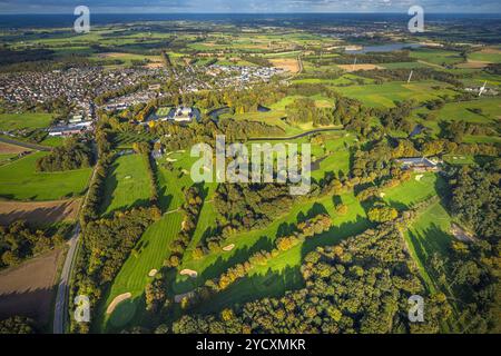 Luftbild, Golfclub Wasserburg Anholt e.V., Golfwiese mit Golf-Bunker, Schloss Wasserburg Anholt mit Schlosspark und Barockgarten, Ortsansicht Anholt, Isselburg, Niederrhein, Nordrhein-Westfalen, Deutschland ACHTUNGxMINDESTHONORARx60xEURO *** Luftansicht, Golfclub Wasserburg Anholt e V, Golfwiese mit Golfbunker, Schloss Wasserburg Anholt mit Schlosspark und Barockgarten, Blick auf Anholt, Isselburg, Niederrhein, Nordrhein-Westfalen, Deutschland ACHTUNGxMINDESTHONORARx60xEURO Stockfoto