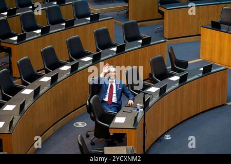 HERBERT KICKL von der FPOE-Partei sah vor der Wahl des 1., 2. Und 3. Präsidenten des Nationalrates auf der konstituierenden Sitzung des neu gewählten Nationalrates im österreichischen Parlament. Stockfoto