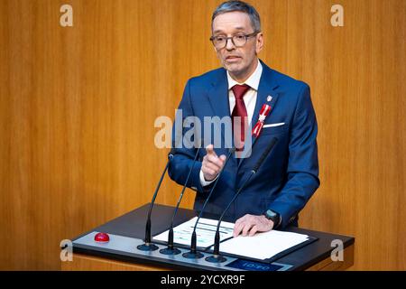 HERBERT KICKL von der FPOE-Partei sprach vor der Wahl des 1., 2. Und 3. Präsidenten des Nationalrates auf der konstituierenden Sitzung des neu gewählten Nationalrates im österreichischen Parlament. Stockfoto