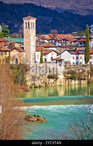 Italienisches Erbe in Cividale del Friuli Natisone River Canyon und alte Skyline vertikale Ansicht Stockfoto