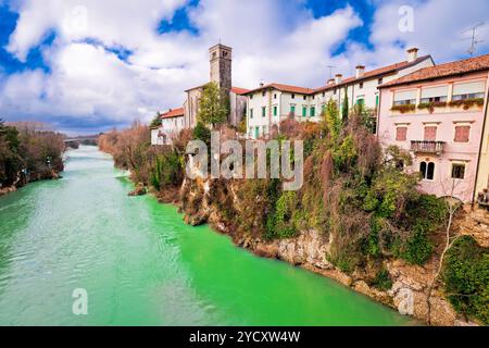 Cividale del Friuli auf die Klippen des Natisone River Canyon Stockfoto