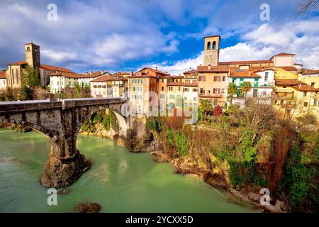 Cividale del Friuli Devil's Bridge und Natisone River Canyon Panoramaaussicht Stockfoto