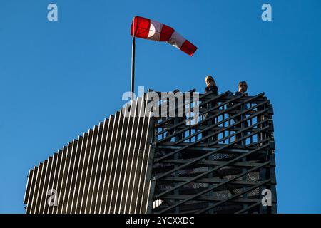 Orlicke Mountains, Tschechische Republik, 24. Oktober 2024. Der Aussichtsturm Velka Destna auf dem höchsten Gipfel des Orlicke-Gebirges 1115 liegt 3 km östlich von Destne im Orlicke-Gebirge, Tschechien, am 24. Oktober 2024. (CTK-Foto/David Tanecek) Stockfoto