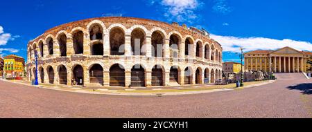 Römischen Amphitheater Arena di Verona und der Piazza Bra square Panoramaaussicht Stockfoto