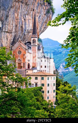 Madonna della Corona-Kirche auf dem Felsen, Zuflucht in der Region Trentino-Südtirol in Italien Stockfoto