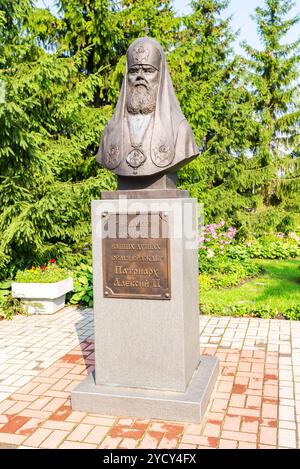 In Weliki Nowgorod, Russland - 18. August 2017: Denkmal für den Patriarchen von Moskau und ganz Russland Alexi II. in Zverin Kloster Stockfoto