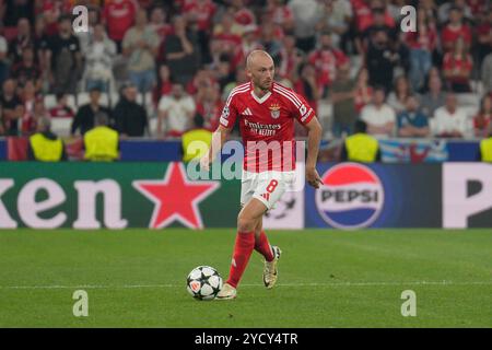 Fredrik Aursnes von SL Benfica in Aktion während der UEFA Champions League, League-Phase am 3. Spieltag zwischen SL Benfica und Feyenoord Rotterdam im Estadio da Luz. Endpunktzahl: SL Benfica 1:3 Feyenoord Rotterdam Stockfoto