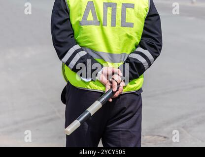 Die russische Polizei Patrouille des Staates Automobil Generalinspektion Verkehr auf Straße der Stadt regulieren Stockfoto