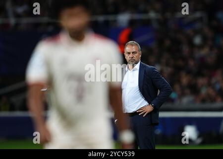 Barcelona, Spanien. Oktober 2024. FC Barcelona-Cheftrainer Hansi Flick spielte am 23. Oktober 2024 im Lluis Companys Stadion in Barcelona, Spanien, während des UEFA Champions League-Spiels zwischen dem FC Barcelona und dem Bayern München. (Foto: Bagu Blanco/PRESSINPHOTO) Credit: PRESSINPHOTO SPORTS AGENCY/Alamy Live News Stockfoto