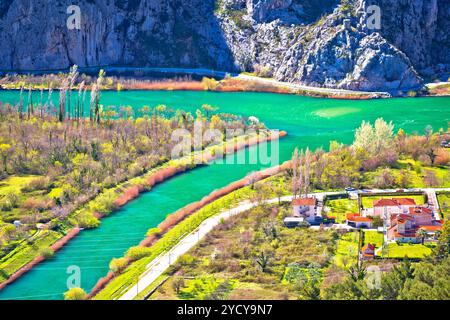 Der Fluss Cetina Mund in der Nähe von Omis anzeigen Stockfoto