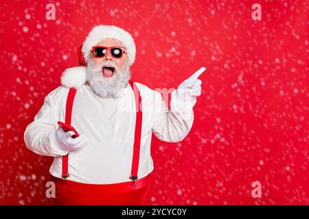 Werbespot lachen wählen Sie Rabatt Shopping Choice People Konzept. Foto von staunend erstaunt erzählen Ihnen interessante Informationen Hipster Modern santa Stockfoto