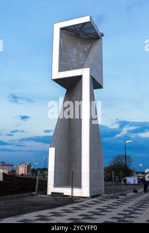 Samara, Russland - 16. Mai 2018: architektonische Installation in Form einer Zahl neben der Samara Arena Stockfoto