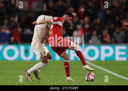 Middlesbrough's Finn Azaz kämpft am 23. Oktober 2024 im Riverside Stadium in Middlesbrough um Besitz mit Rhian Brewster von Sheffield United während des Sky Bet Championship-Spiels zwischen Middlesbrough und Sheffield United. (Foto: Mark Fletcher | MI News) Credit: MI News & Sport /Alamy Live News Stockfoto