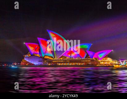 Das Opernhaus von Sydney wurde während des Vivid Sydney beleuchtet Stockfoto