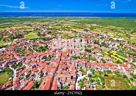 Stadt Vodnjan und Brijuni Archipel aus der Vogelperspektive Stockfoto