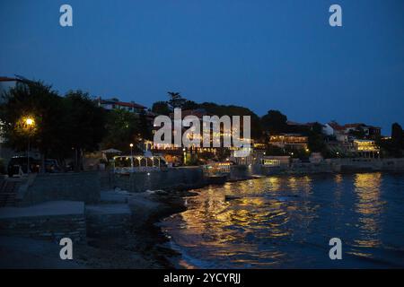 Wunderschöne Altstadt von Nessebar Sommernacht. Stockfoto