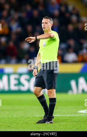 MKM Stadium, Hull, England - 23. Oktober 2024 Schiedsrichter Dean Whitestone - während des Spiels Hull City gegen Burnley, EFL Championship, 2024/25, MKM Stadium, Hull, England - 23. Oktober 2024 Credit: Arthur Haigh/WhiteRosePhotos/Alamy Live News Stockfoto