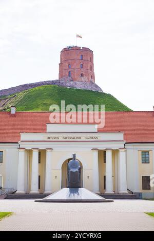 Nationale Museum Litauens in Vilnius. Statue von Mindaugas - Großfürst von Litauen Stockfoto