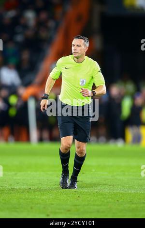 MKM Stadium, Hull, England - 23. Oktober 2024 Schiedsrichter Dean Whitestone - während des Spiels Hull City gegen Burnley, EFL Championship, 2024/25, MKM Stadium, Hull, England - 23. Oktober 2024 Credit: Arthur Haigh/WhiteRosePhotos/Alamy Live News Stockfoto